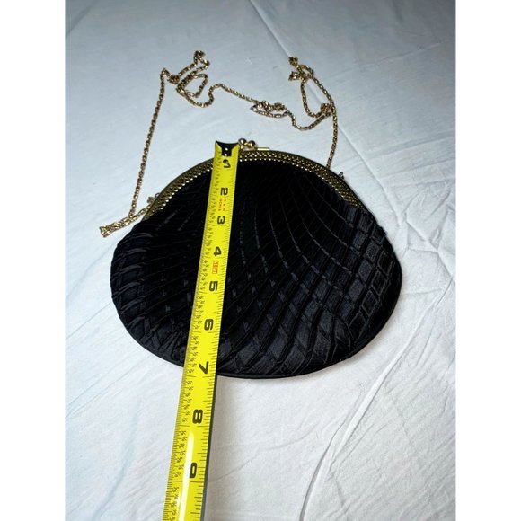 Round Black and Gold Clasp Should Evening Formal Purse - Picture 4 of 8
